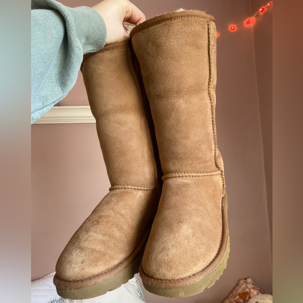* LIKE NEW * Worn few times!!, slight stains that can be removed!